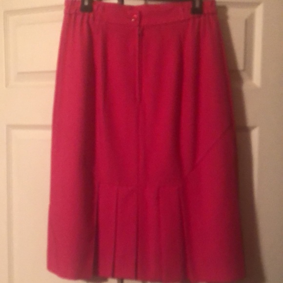 Pink size 12 Women’s Skirt w/cute pleats in back - Picture 3 of 5